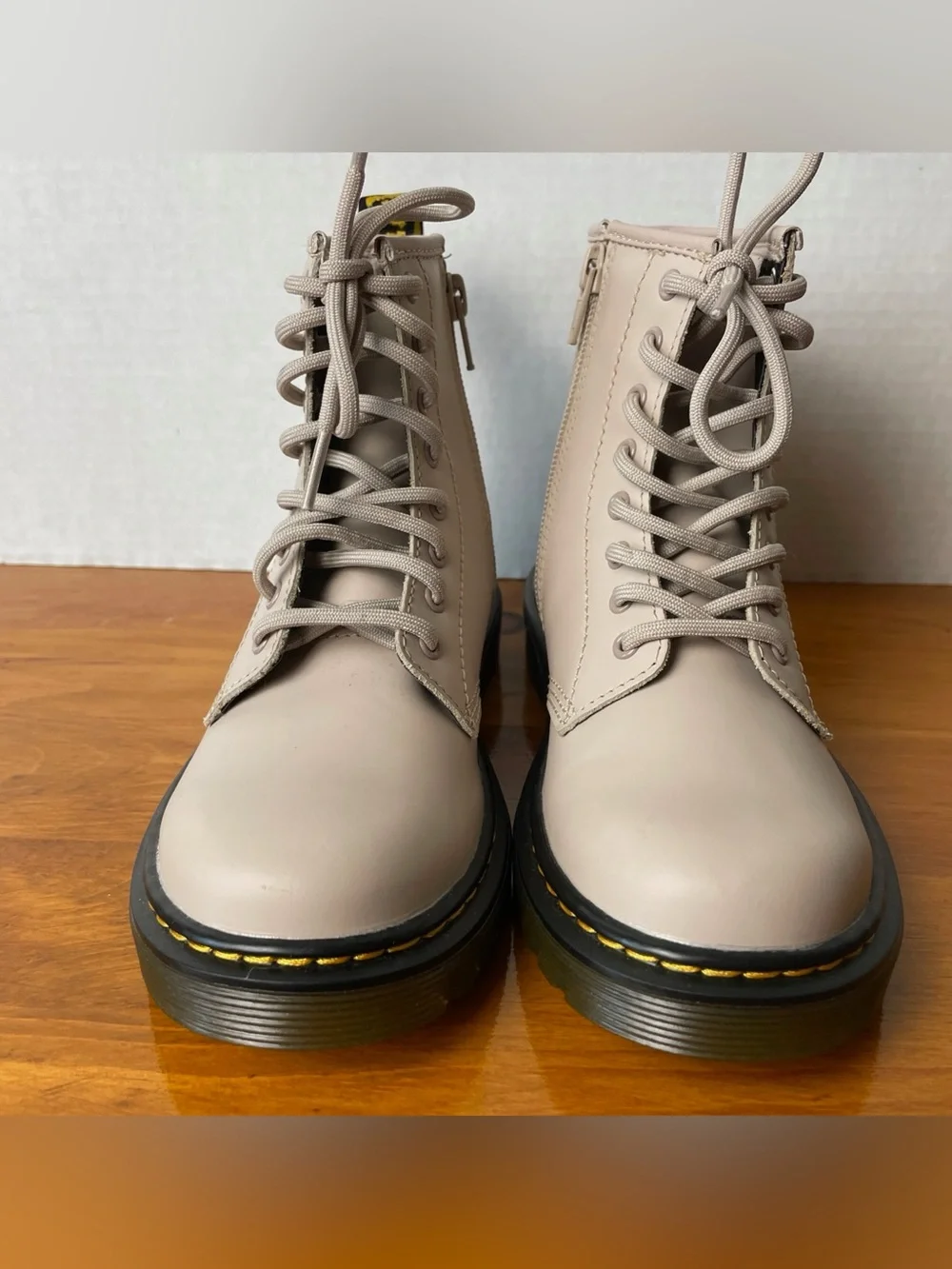 Dr. Martens Airwair Boots Kids Youth Size 1 Combat Neutral Taupe Leather Zip